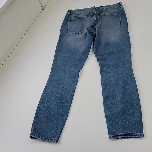 Good American Good Legs Cropped Distressed Skinny Jeans in Blue261. Size 4 / 27. - Picture 12 of 15